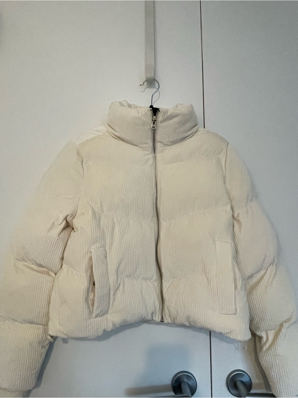 Hollister Cream Corduroy Cropped Puffer Jacket
